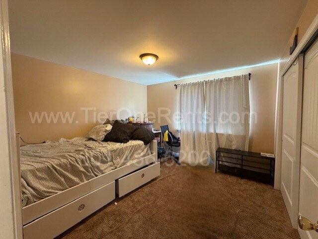 Building Photo - NO DEPOSIT option available for qualified ...