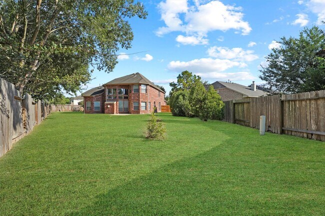 Building Photo - 26422 Creston Woods Dr