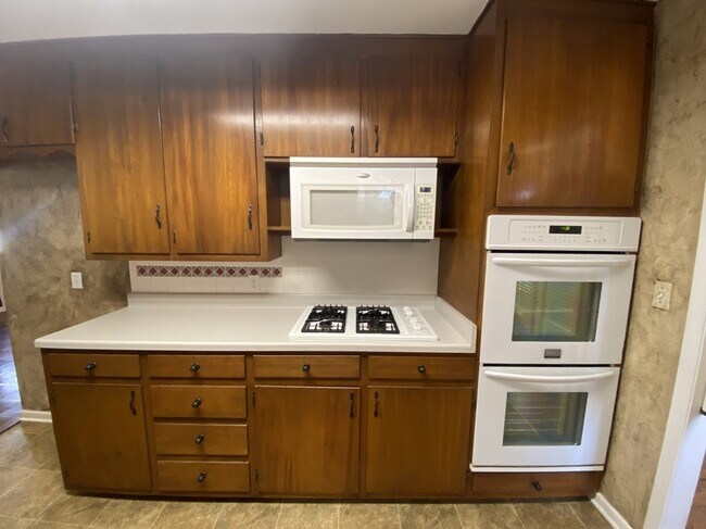 Building Photo - 5363 E 28th St