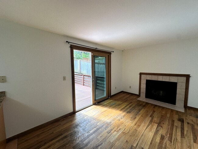 Building Photo - 3Bd/2Ba Sammamish House