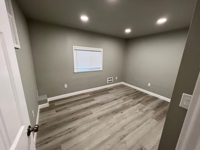 Building Photo - Single Family House Tacoma