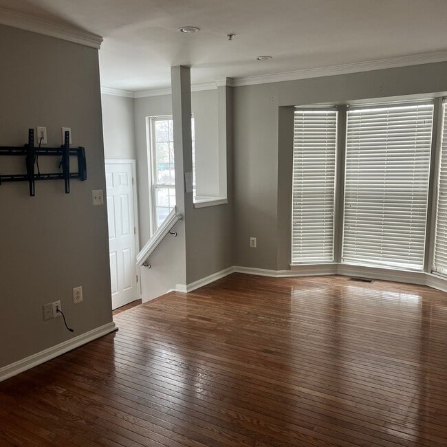 Building Photo - Large 4-bedroom Townhouse Odenton