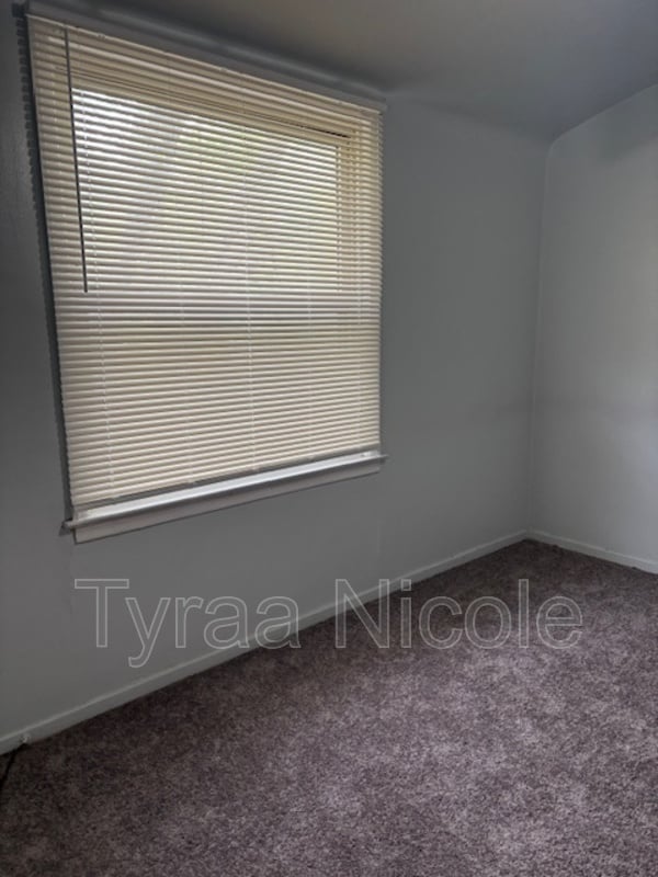 Building Photo - 21604 Moross Rd