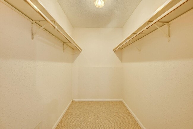 Building Photo - $1,995.95, 2 Bed, 2 Bath Townhome in Lakewood with Central AC and In Unit Laundry!