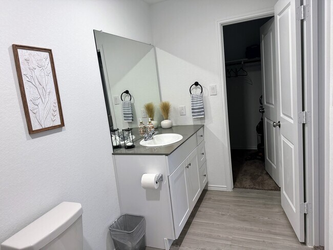 Building Photo - 722 Killdeer Trl