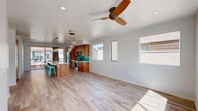 Building Photo - Modern Light-Filled Costa Mesa Home with Designer Kitchen