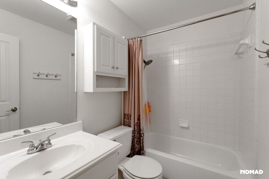 Building Photo - 5613 Lomita Verde Cir