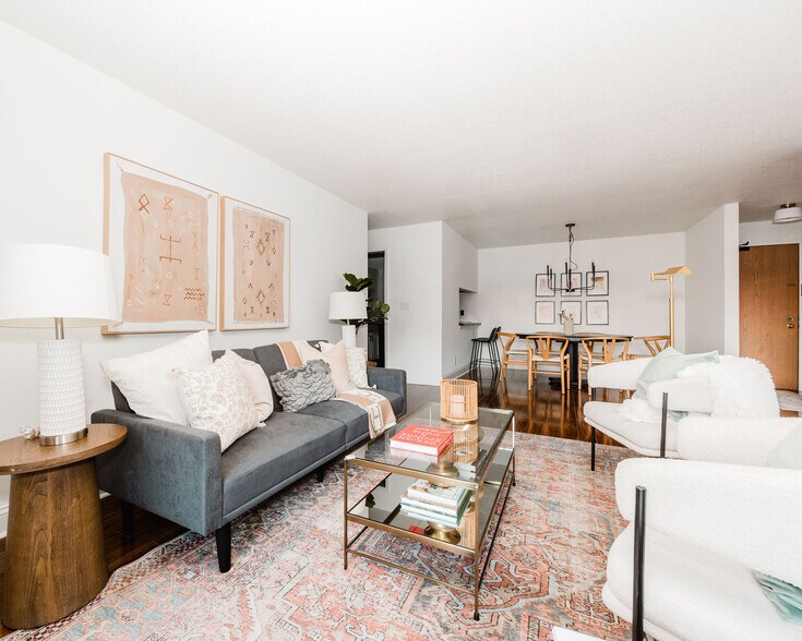 Building Photo - 35 Nathan Ln N