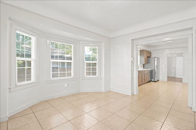 Building Photo - 3123 San Rafael Ct