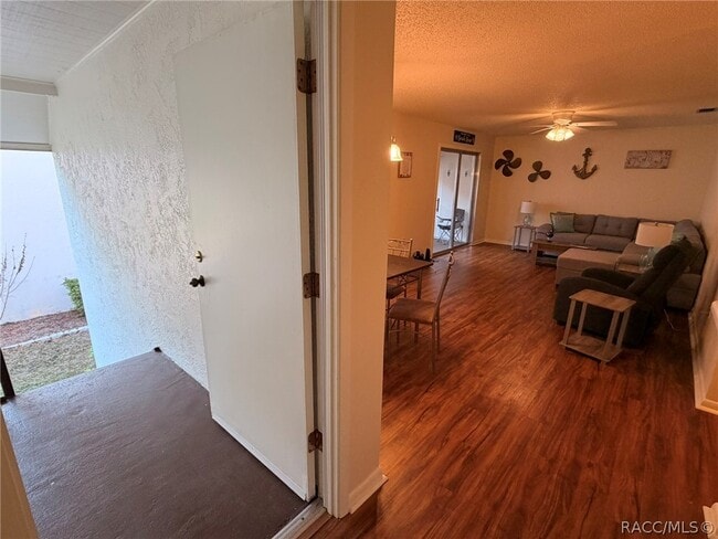 Building Photo - 2400 Forest Dr