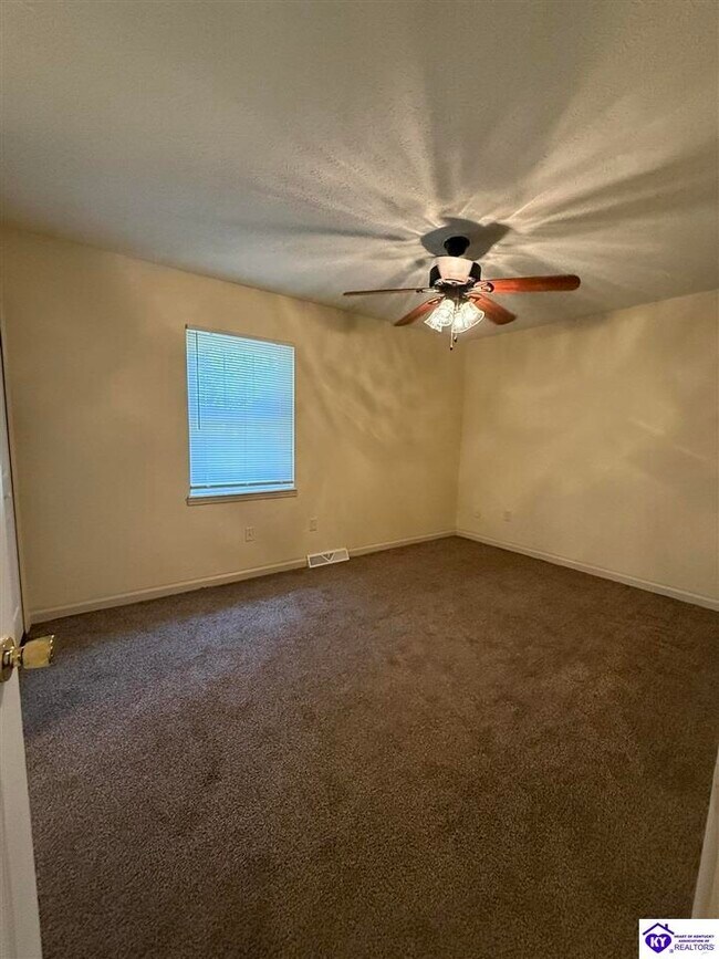 Building Photo - 105 Candy Ct