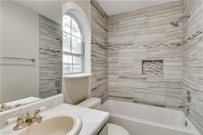 Building Photo - Cozy Single-Story 3 Bed, 2 Bath Home Near South Congress