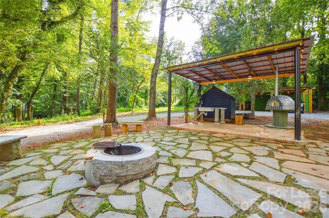 Building Photo - 5821 Hornet Dr