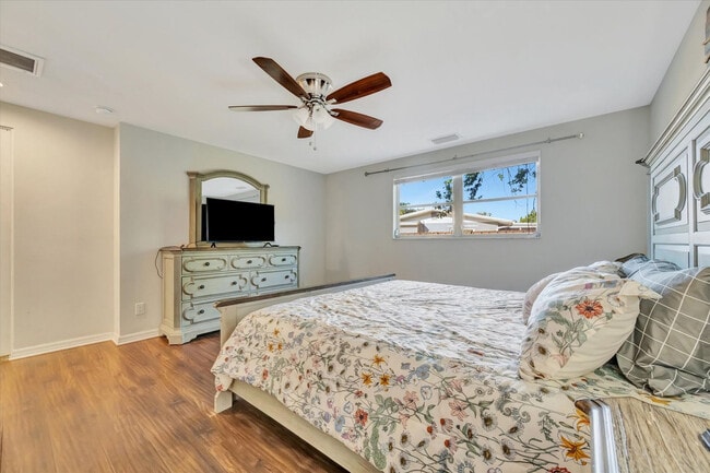 Building Photo - 2529 Croton Ave