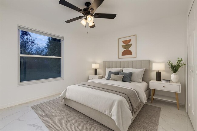 Building Photo - 1820 Hallcrest Dr