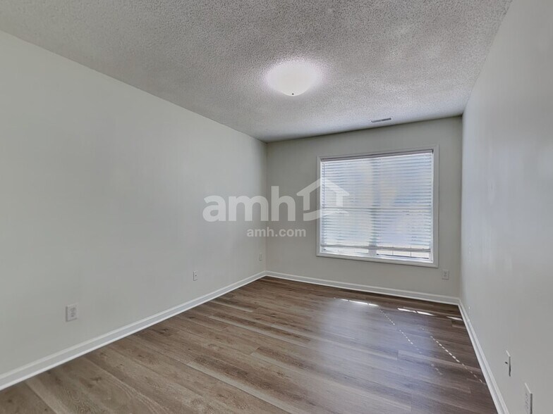 Building Photo - 1703 Hunterwoods Dr