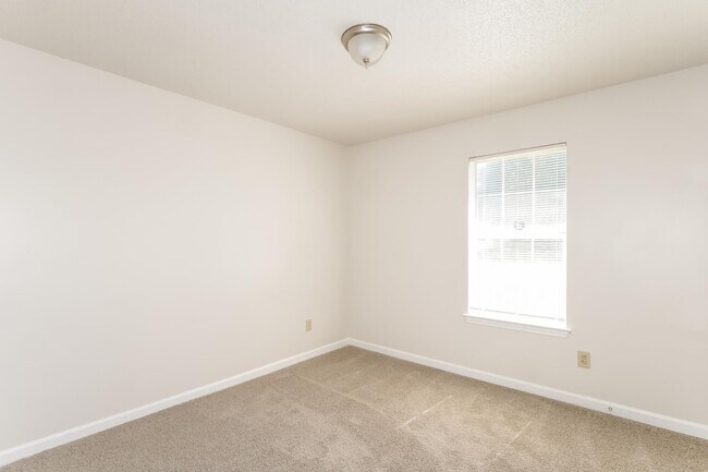 Building Photo - 2813 Arbor Lane Cove