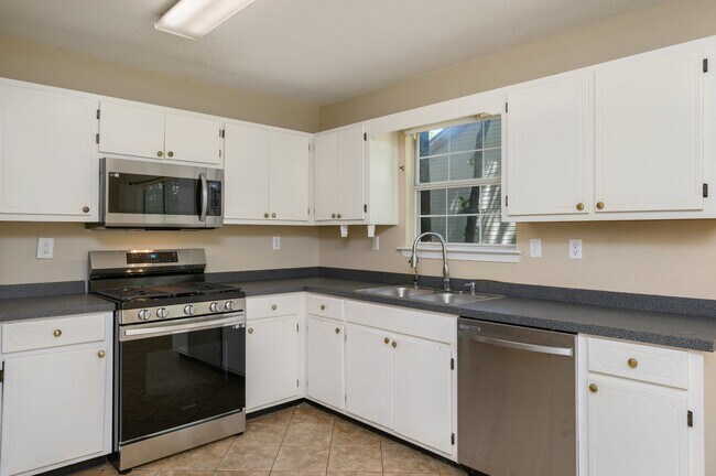 Building Photo - 4863 Kensington Ln