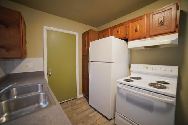 Building Photo - 926 Apache St