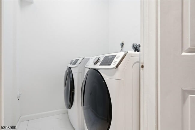 Building Photo - 65 Aspen Dr