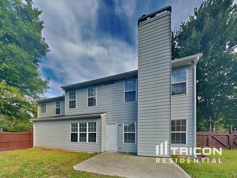 Building Photo - 203 Woodcreek Way