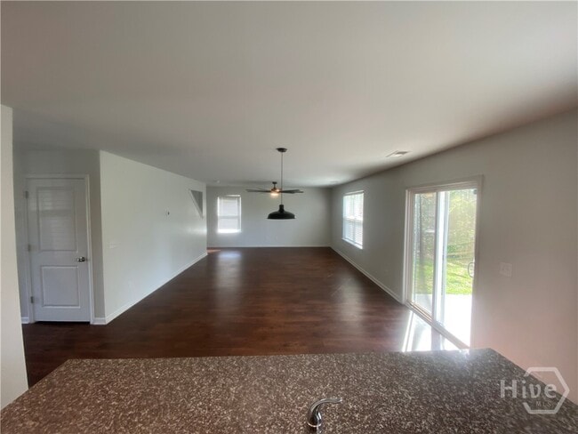 Building Photo - 654 Hogan Dr