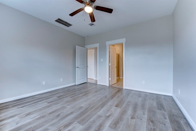 Building Photo - 40828 Mostyn Hill Dr
