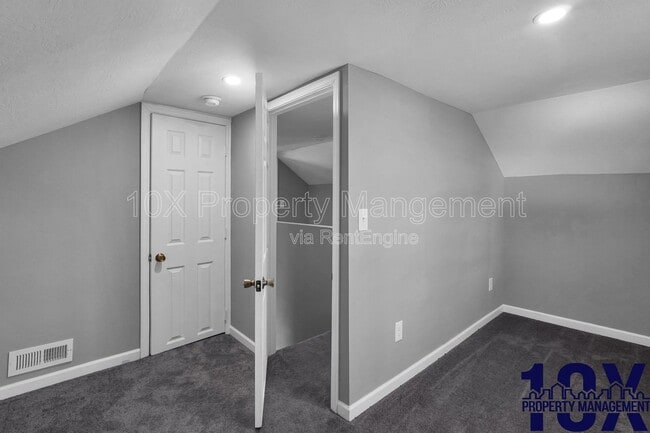 Building Photo - 2767 Hiawatha St