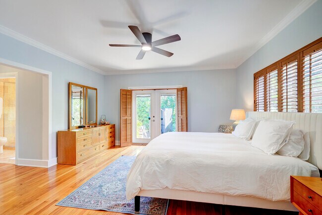 Building Photo - 411 26th St