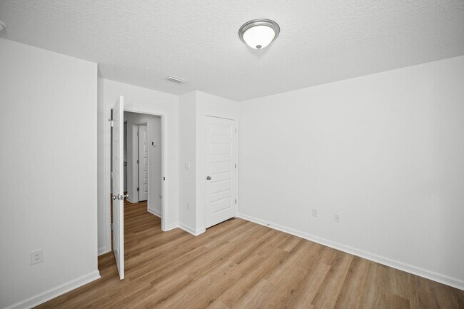 Building Photo - 1287 Hayward Lp