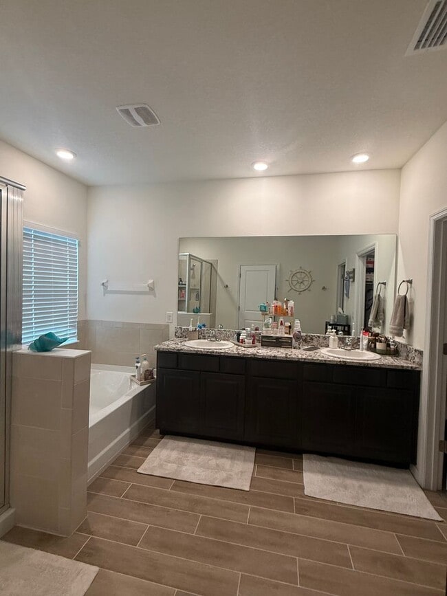 Building Photo - 4 Bedroom/3 Bath two-story home in Arbor Greens