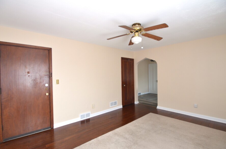 Building Photo - 221 Bank Ave