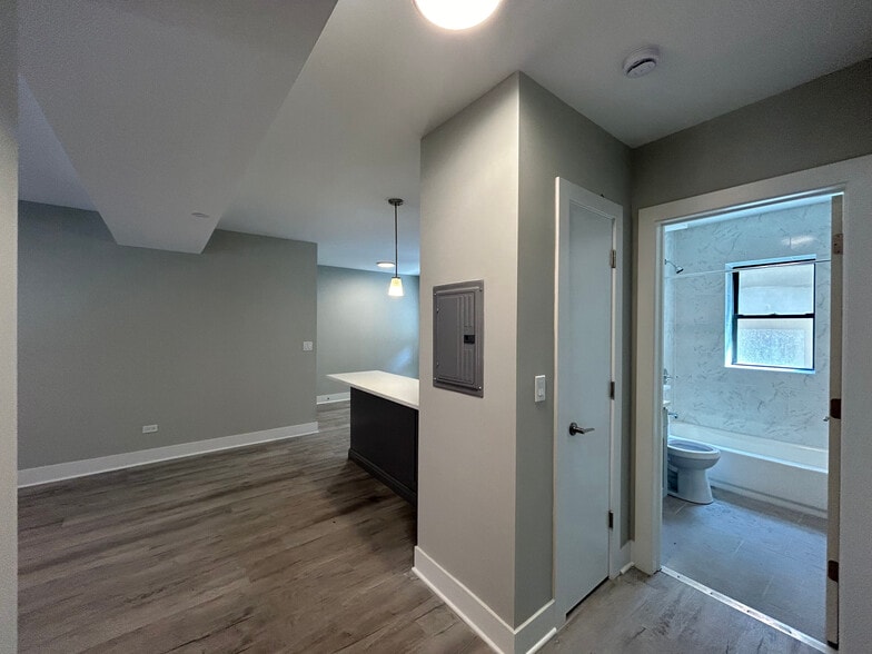 Building Photo - 1131 Oak Ave