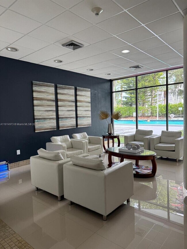 Building Photo - 20100 W Country Club Dr
