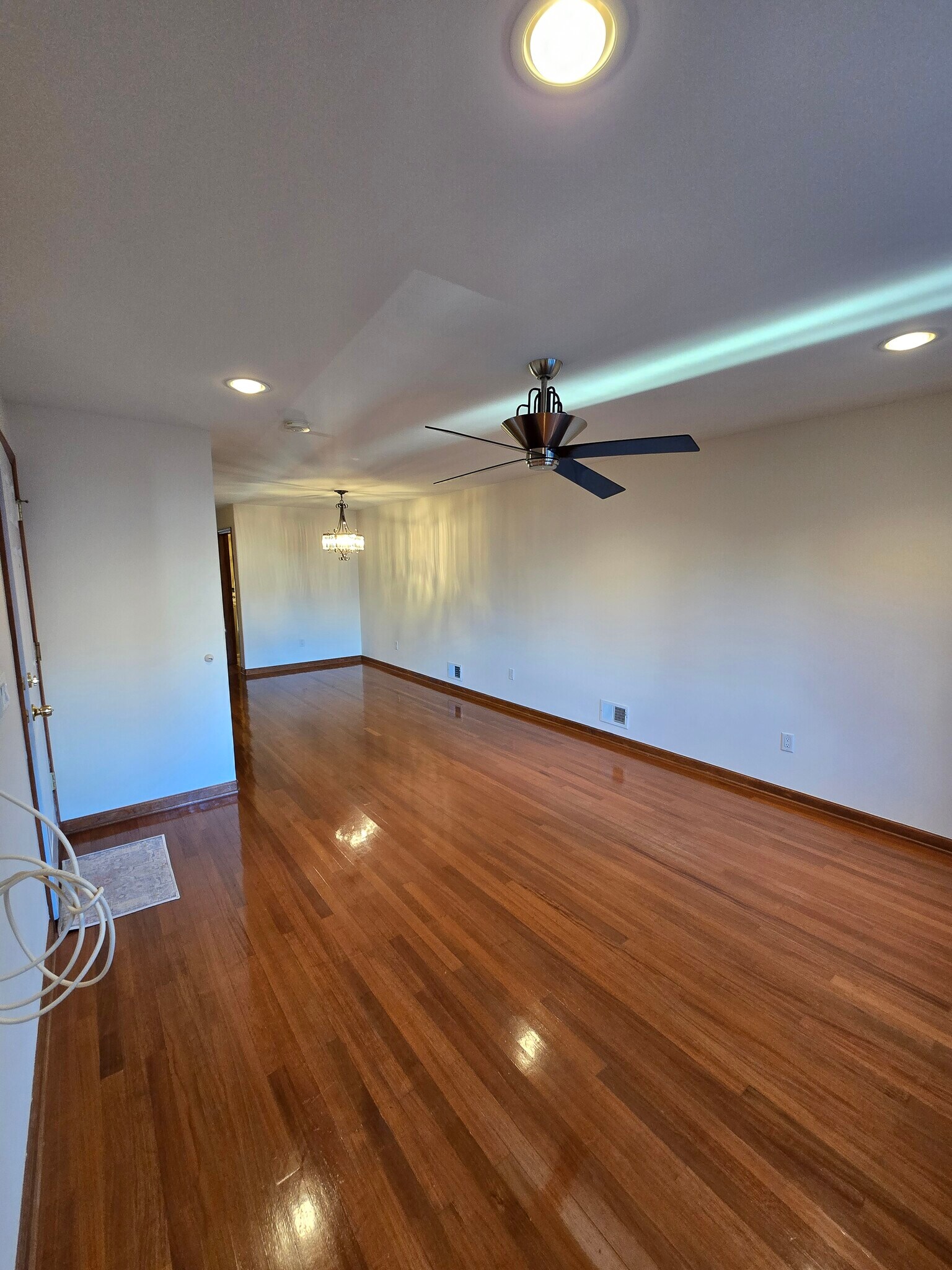 Building Photo - 35 Hawkins St