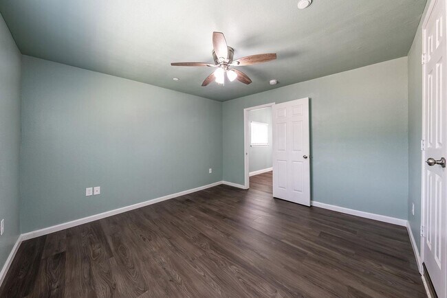 Building Photo - CUSD Home, 3BR/1BA, Modern Updates - Built...