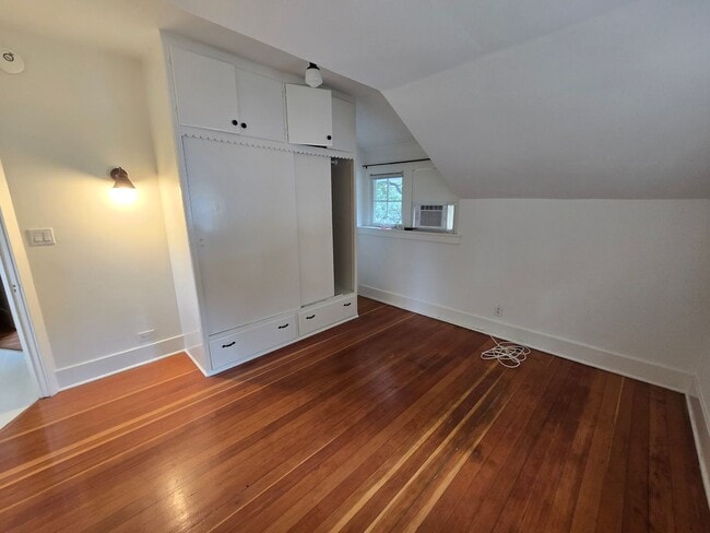 Building Photo - Beautiful 2 Bed 1 Bath Home in Sierra Madre