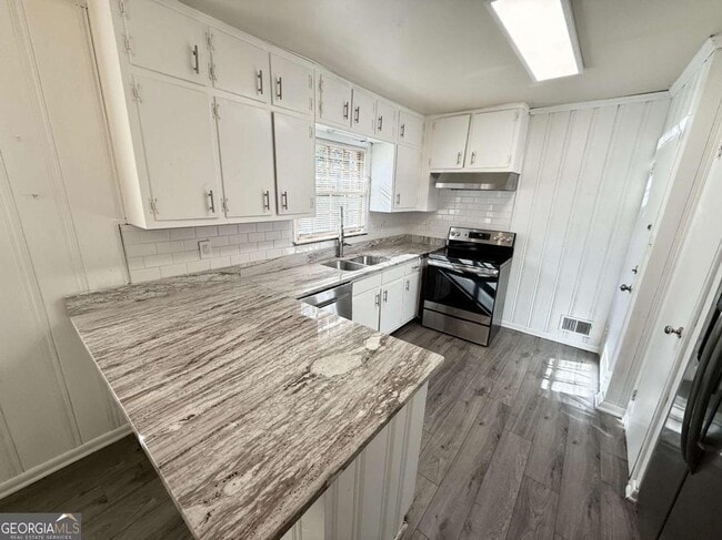 Building Photo - 2073 E Roxboro Rd NE