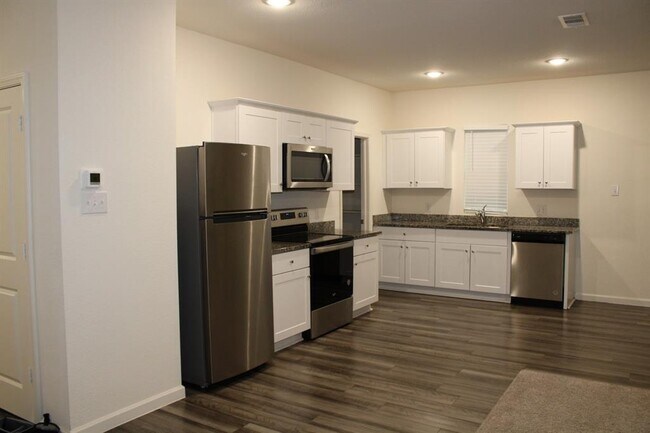 Building Photo - 748 Crestridge Dr