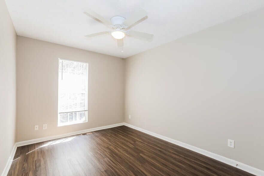 Building Photo - 2286 Strathmoor Manor Dr