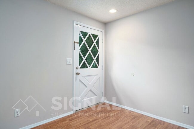 Building Photo - 5040 Oak Leaf Cir
