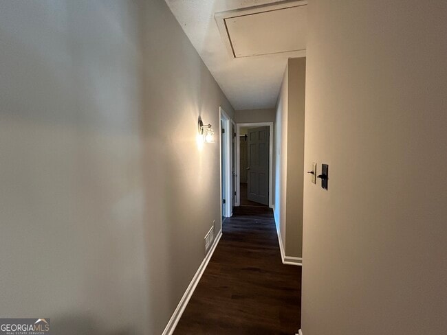 Building Photo - 2000 Forest Dr