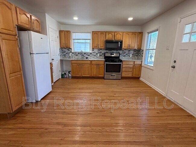 Building Photo - 630 Jewell St