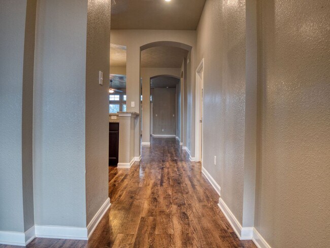 Building Photo - Spacious Single-Family Home Available Now!