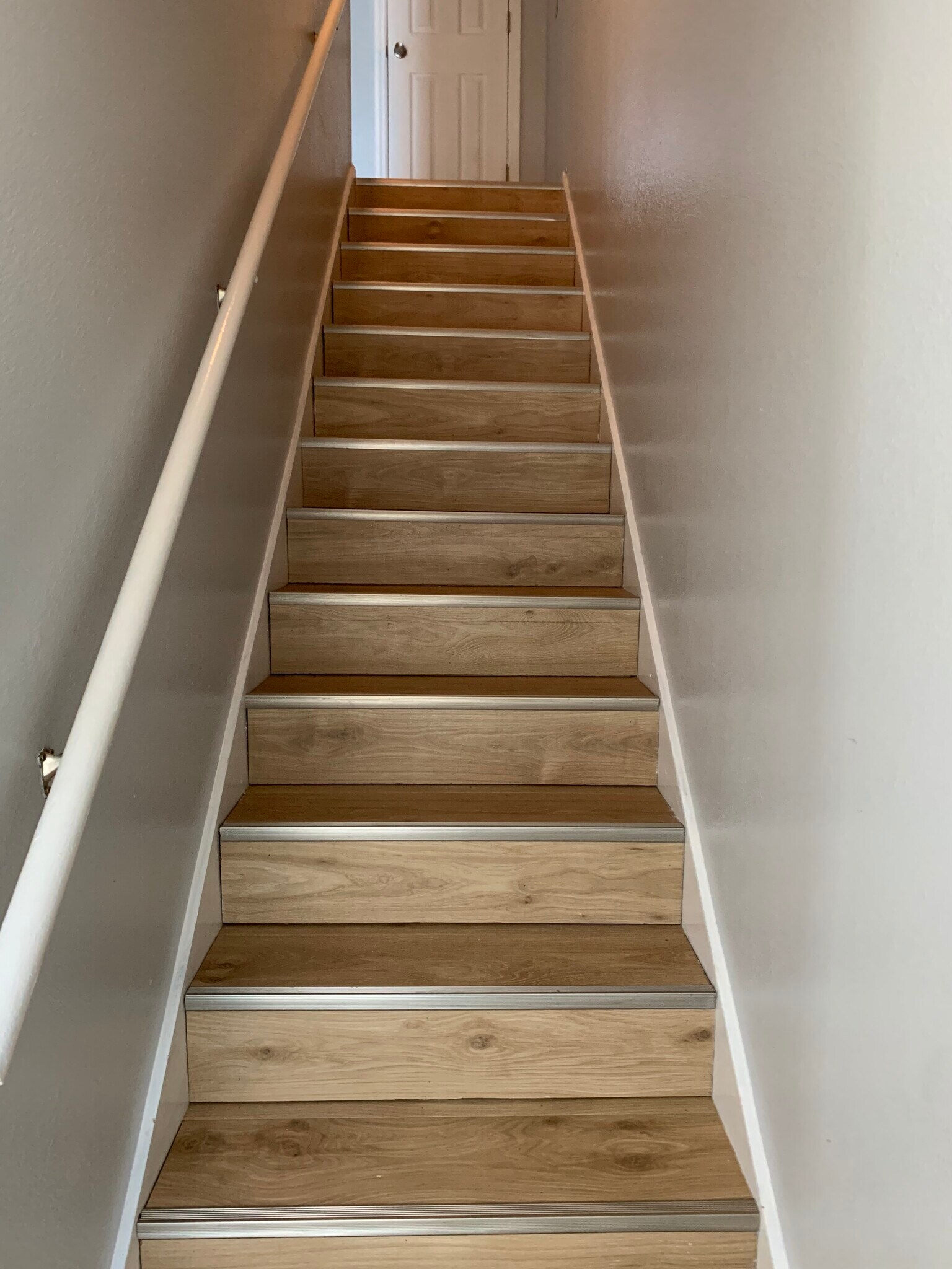 Stairs - 2717 Pineview Dr