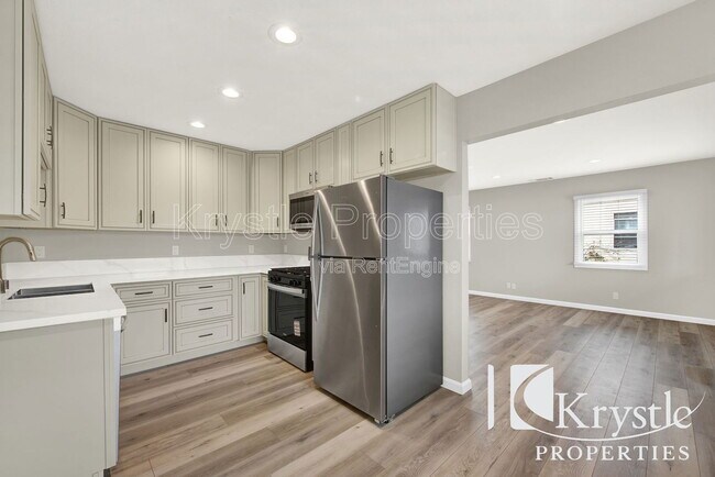 Building Photo - 1007 Maple Ave