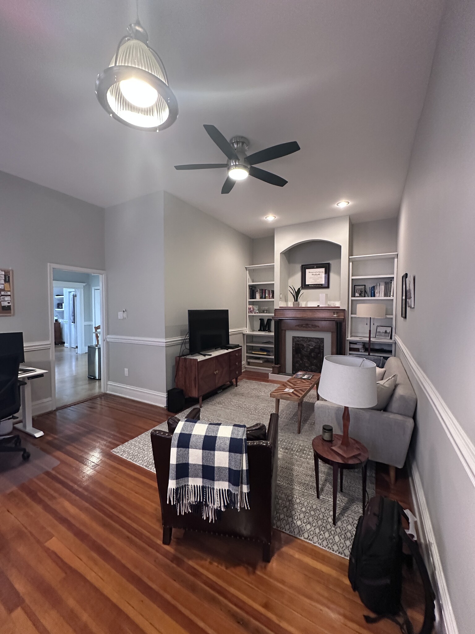 Spacious room - 2329 W Grace St