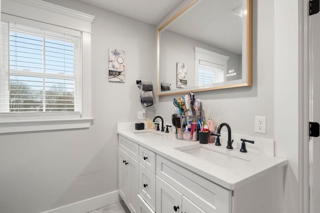 Building Photo - 8 Patrick St