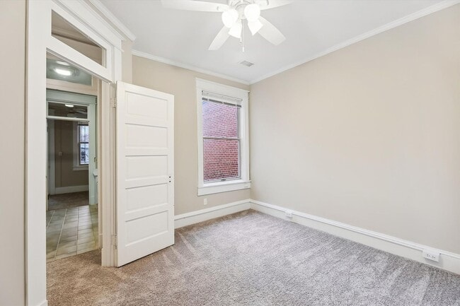 Building Photo - Newly Renovated: 4 Bed 2 Bath on 5th Stree...