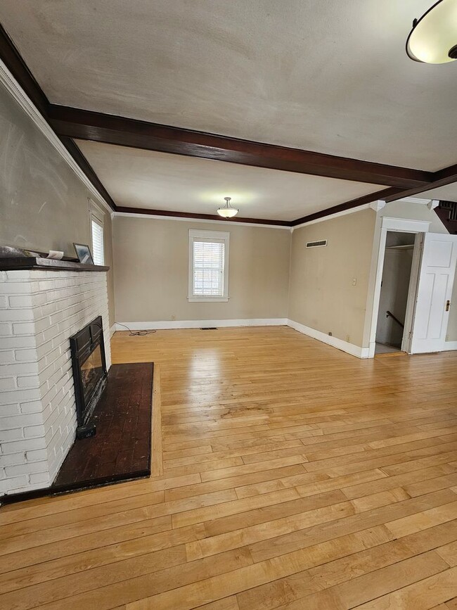 Building Photo - 4 BED | 2.5 BATH | SPACIOUS HOME | WEST